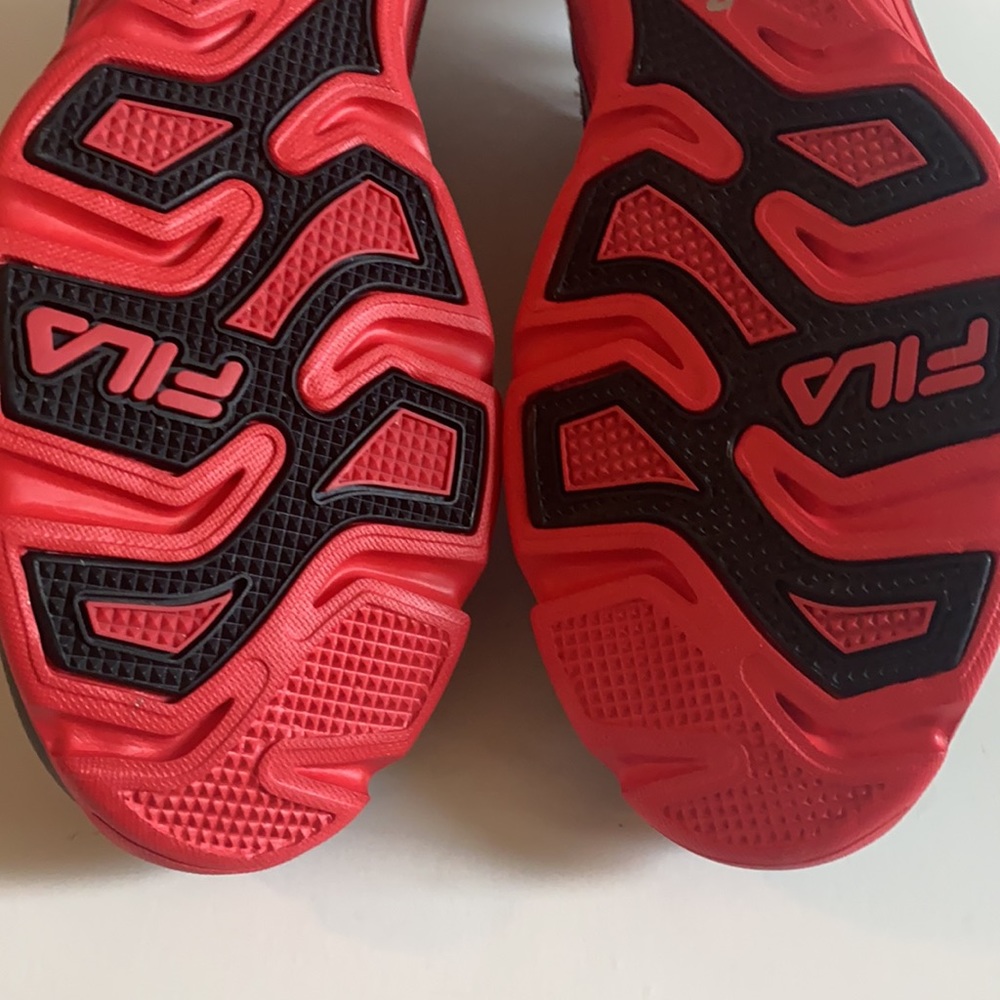 ✨BRAND NEW✨ FILA PROMPT SNEAKERS MEN'S (BLACK AND RED) - Picture 5 of 13